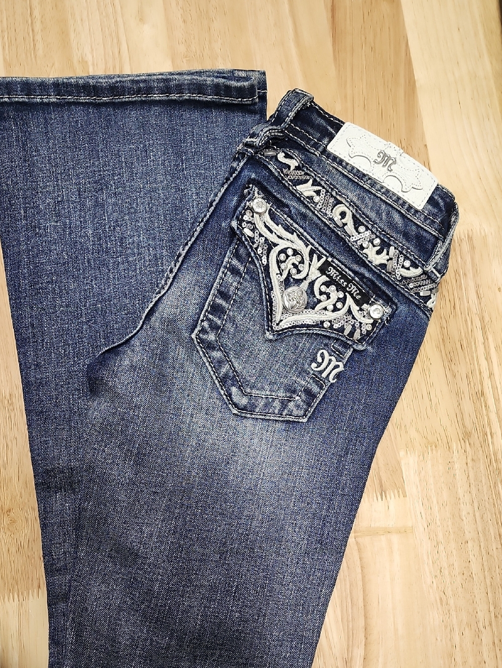 Girls Miss Me Medium Wash Denim Boot Cut Jeans w/Embellished Back Pockets Size 8